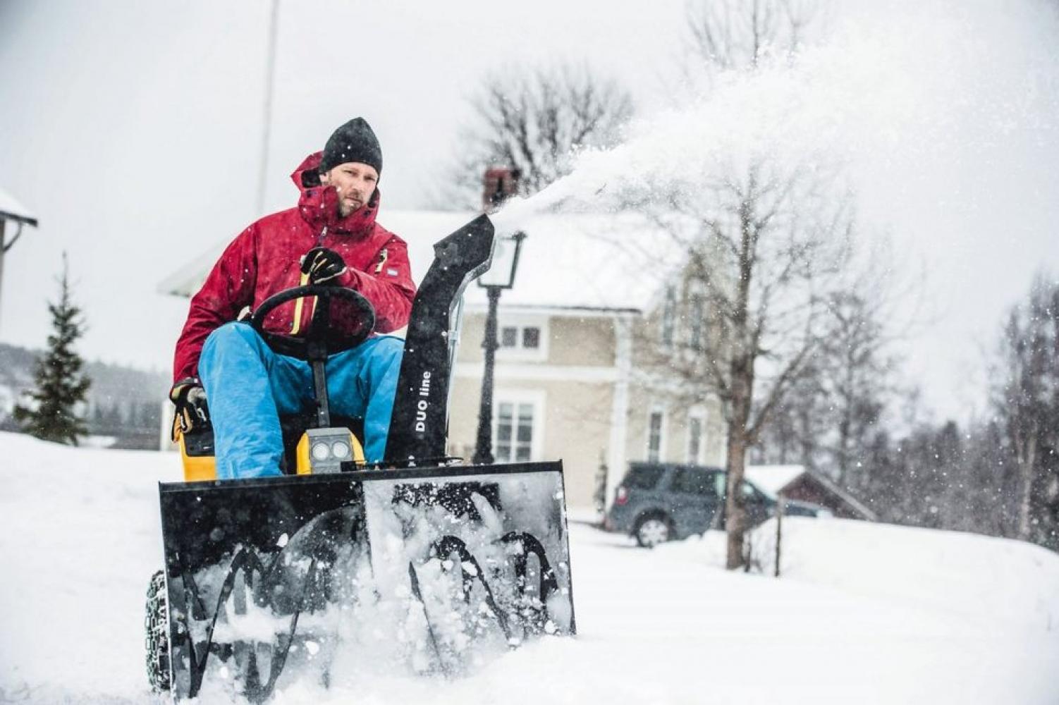 Снегоуборщик из газонокосилки – подготовка и изготовление своими руками